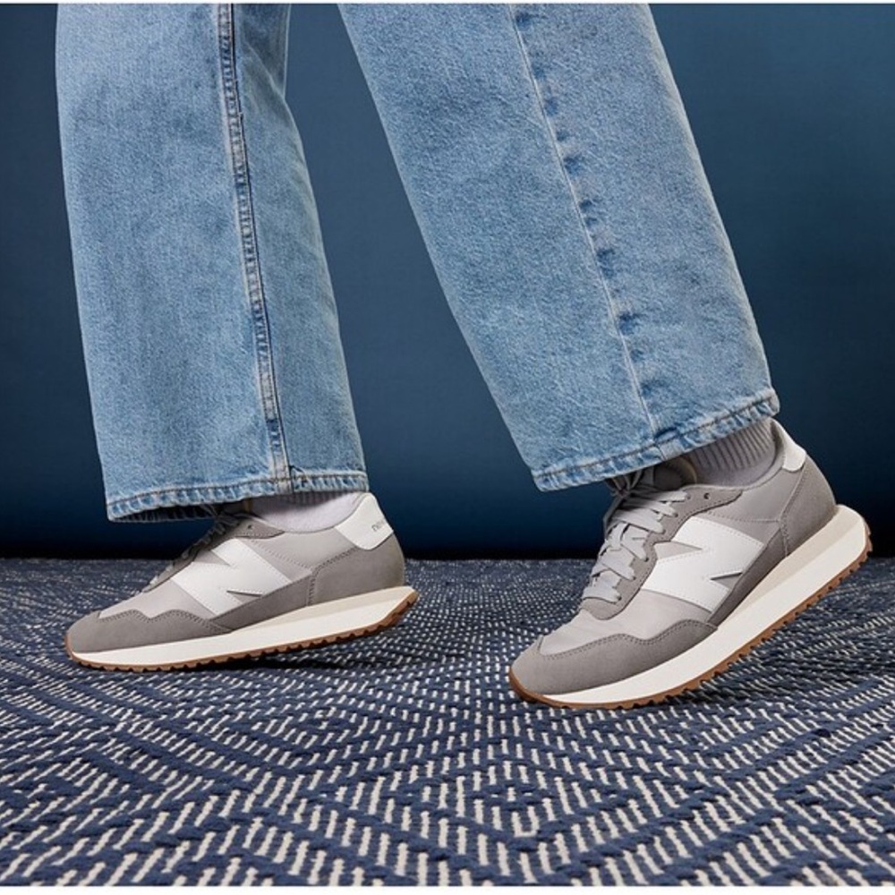 New Balance 237 Balance
237 Retro Lifestyle Sneakers👟
Marblehead/Raincloud Sz 12